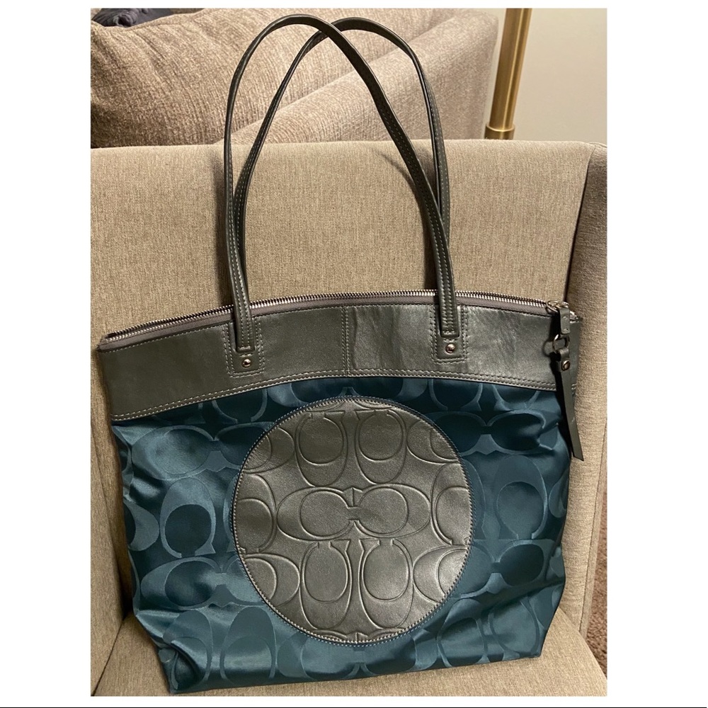 Authentic COACH Designer Laura Signature Tote Bag